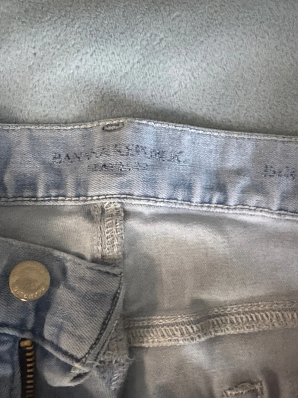 Banana Republic men’s traveler Light Wash  Straight Leg Jeans - 35x34.